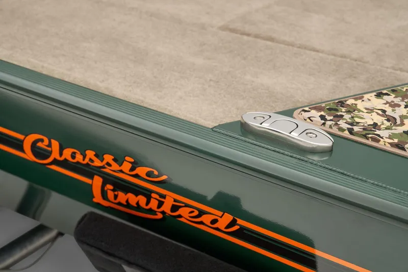 Slide: The Image of Tracker Bass Tracker Classic Limited 2026 - 26