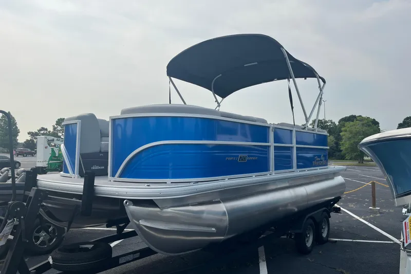 The Image of 2026 Sun Tracker Party Barge 20 DLX pontoon boat with canopy on trailer. - 0