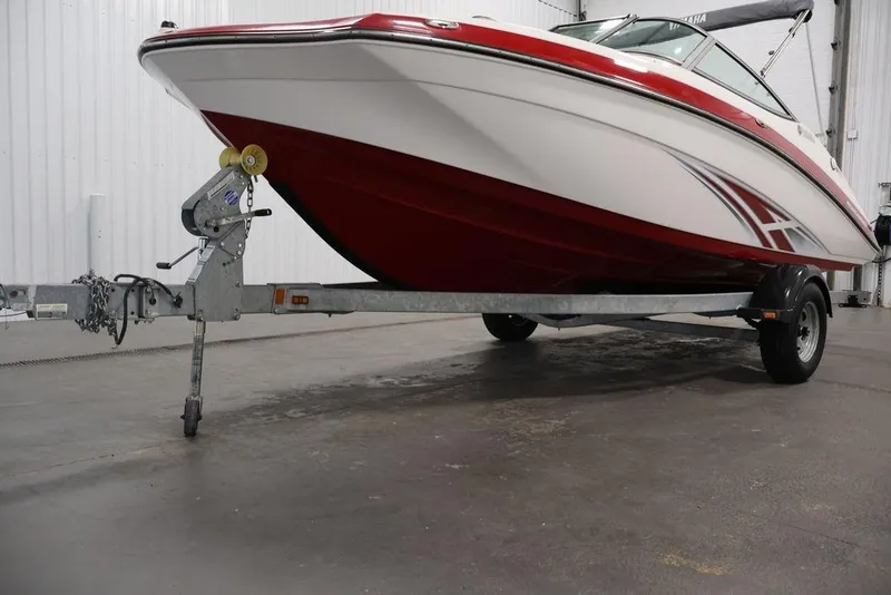 Slide: The Image of 2016 Yamaha Boats SX192 on trailer in indoor storage facility. - 42