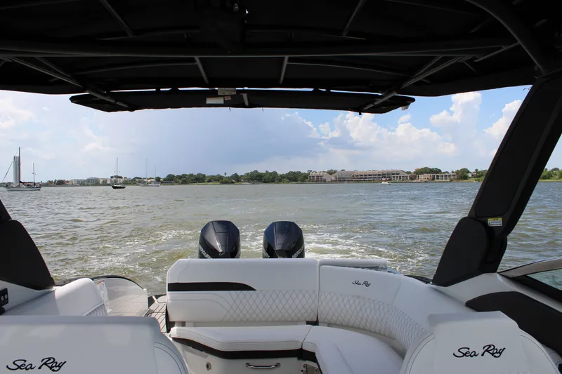 Slide: The Image of Sea Ray SLX 280 Outboard 2027 - 26