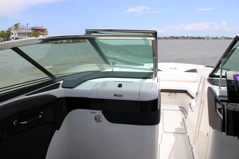Slide: The Image of Sea Ray SLX 280 Outboard 2027 - 36