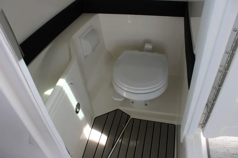 Slide: The Image of Sea Ray SLX 280 Outboard 2027 - 31