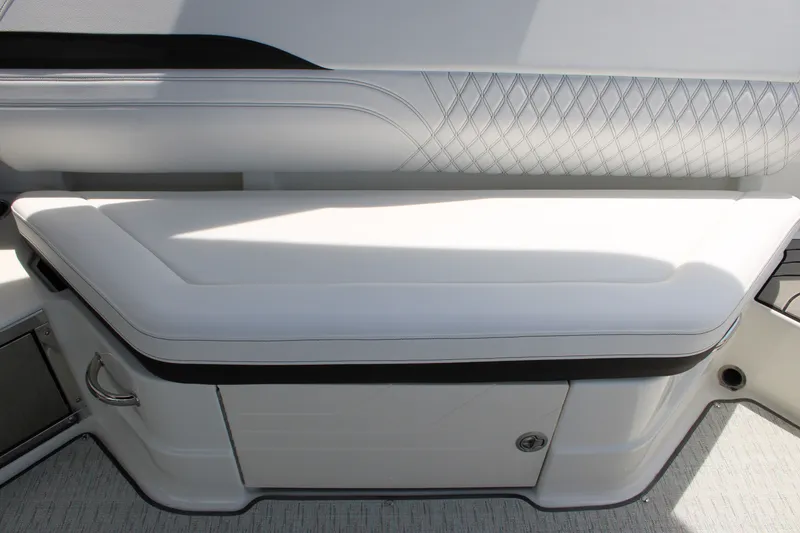Slide: The Image of Sea Ray SLX 280 Outboard 2027 - 43