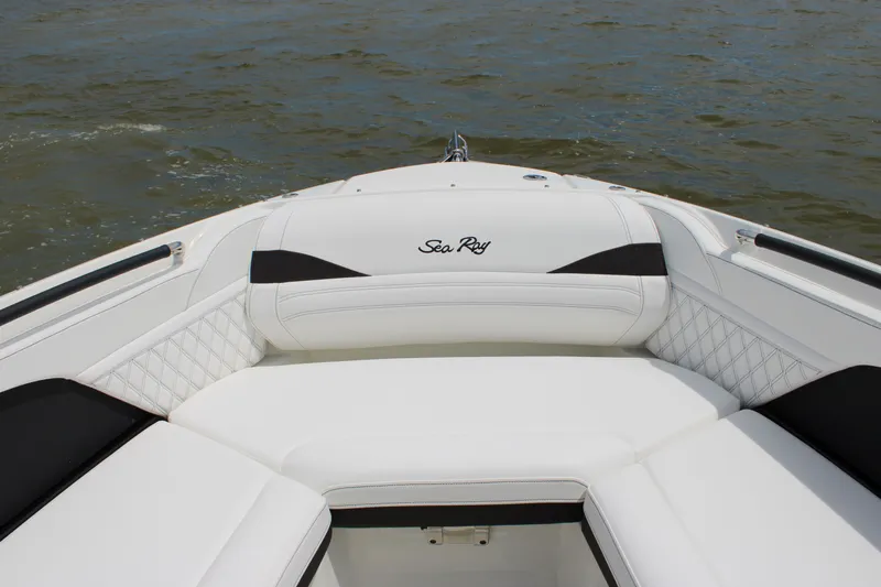 Slide: The Image of Sea Ray SLX 280 Outboard 2027 - 16