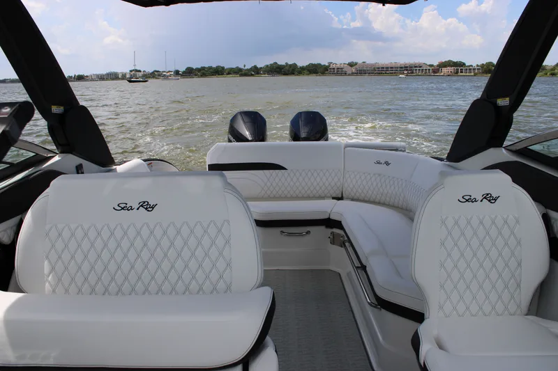 Slide: The Image of Sea Ray SLX 280 Outboard 2027 - 21