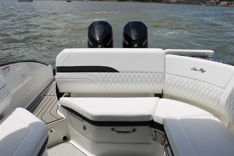 Slide: The Image of Sea Ray SLX 280 Outboard 2027 - 39