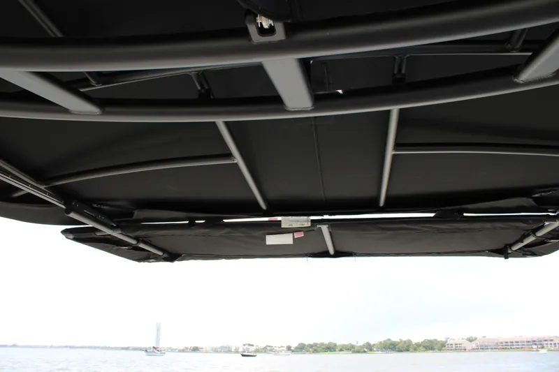 Slide: The Image of Sea Ray SLX 280 Outboard 2027 - 11