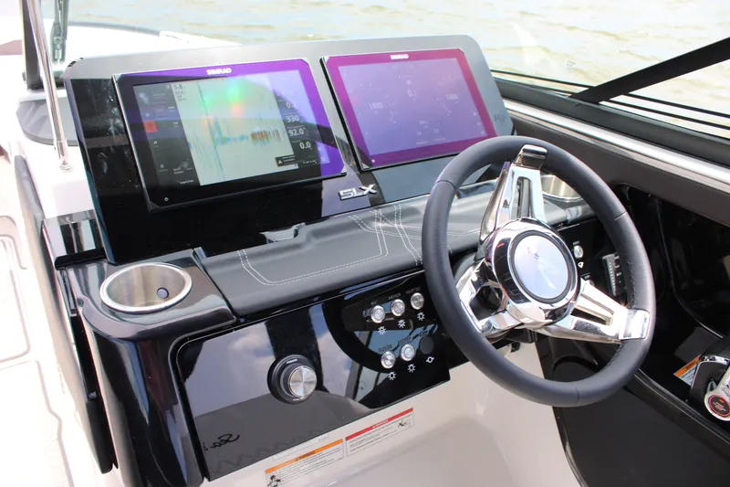 Slide: The Image of Sea Ray SLX 280 Outboard 2027 - 22