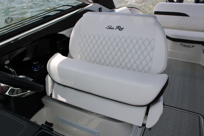 Slide: The Image of Sea Ray SLX 280 Outboard 2027 - 25