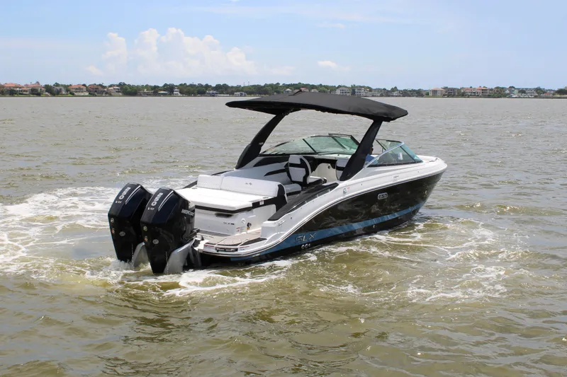 Slide: The Image of Sea Ray SLX 280 Outboard 2027 - 3