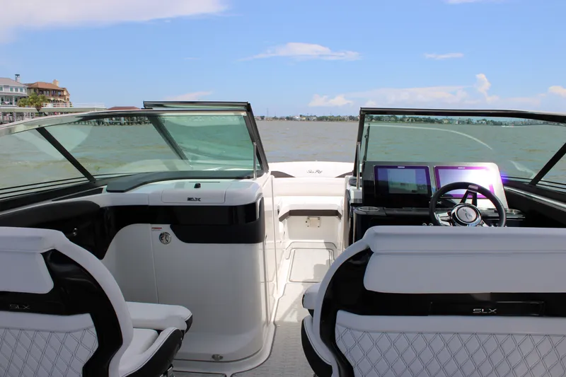 Slide: The Image of Sea Ray SLX 280 Outboard 2027 - 15