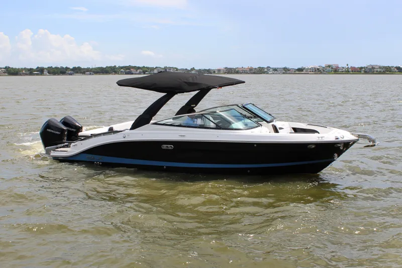 Slide: The Image of Sea Ray SLX 280 Outboard 2027 - 4