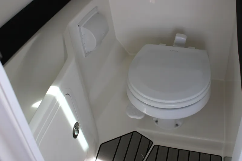 Slide: The Image of Sea Ray SLX 280 Outboard 2027 - 32