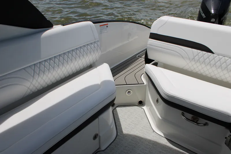 Slide: The Image of Sea Ray SLX 280 Outboard 2027 - 41