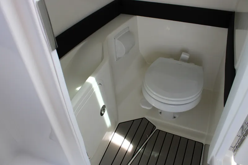 Slide: The Image of Sea Ray SLX 280 Outboard 2027 - 33