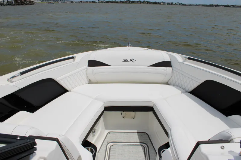 Slide: The Image of Sea Ray SLX 280 Outboard 2027 - 18