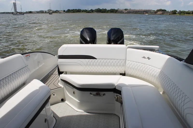 Slide: The Image of Sea Ray SLX 280 Outboard 2027 - 44