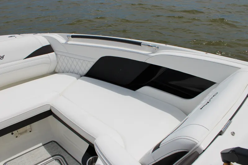 Slide: The Image of Sea Ray SLX 280 Outboard 2027 - 19