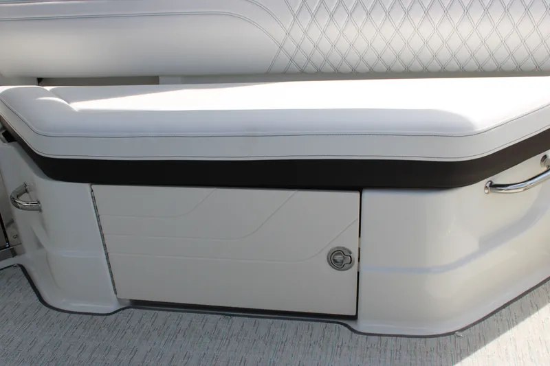 Slide: The Image of Sea Ray SLX 280 Outboard 2027 - 10