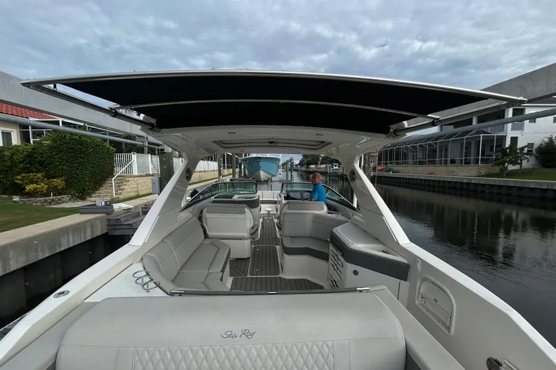 Slide: The Image of 2024 Sea Ray SLX 310 Outboard luxury boat with spacious seating and sleek design. - 141