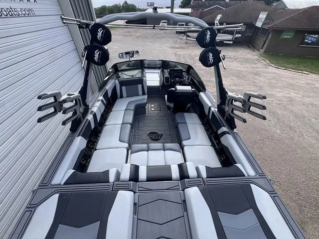 Slide: The Image of Malibu Wakesetter 23 MXZ 2024 - 10