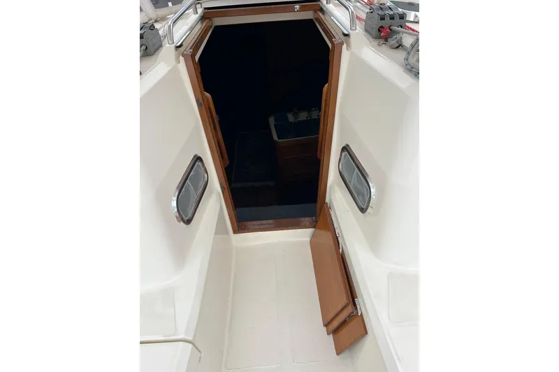Slide: The Image of 1998 Sabre 362 sailboat cockpit entrance with wooden doors and side windows. - 17