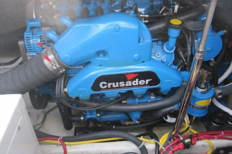 Slide: The Image of Crusader engine in a 2006 Carver 36 Mariner boat, featuring blue components. - 25