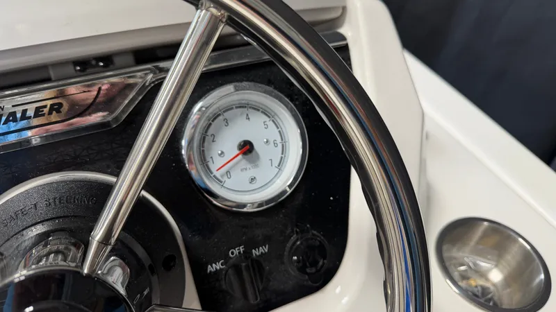 Slide: The Image of Boston Whaler 130 Super Sport 2027 - 21