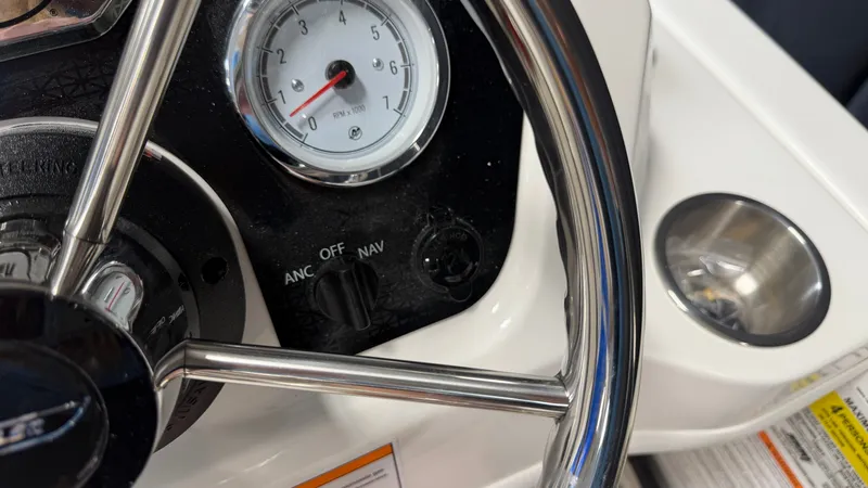 Slide: The Image of Boston Whaler 130 Super Sport 2027 - 20