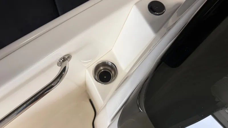 Slide: The Image of Boston Whaler 130 Super Sport 2027 - 25