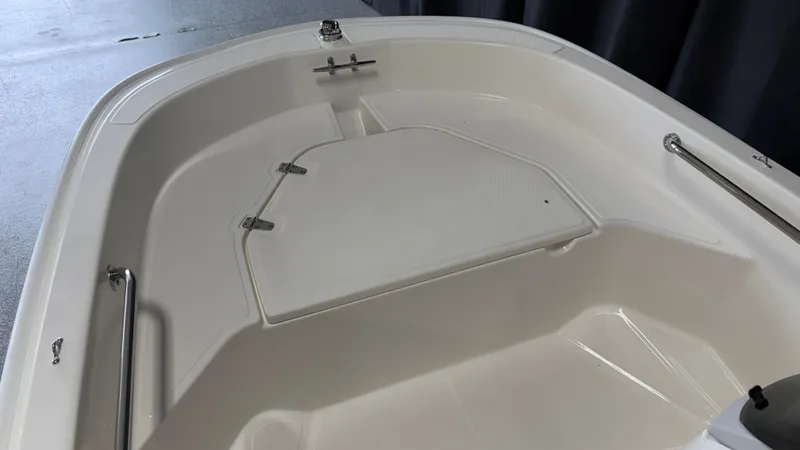 Slide: The Image of Boston Whaler 130 Super Sport 2027 - 27