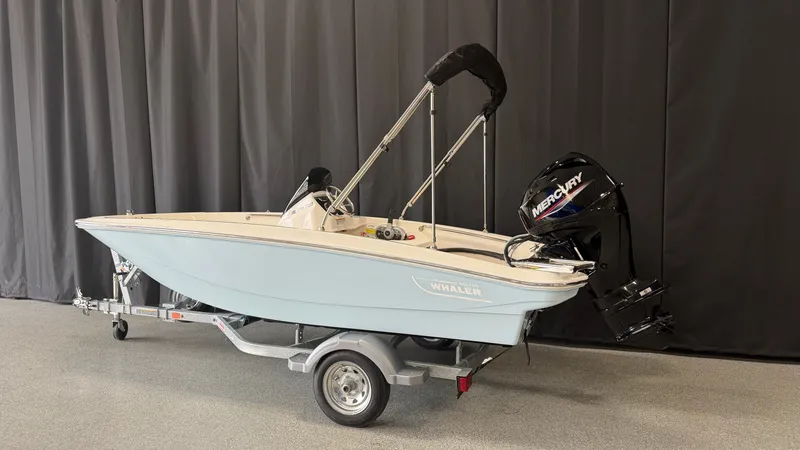 Slide: The Image of Boston Whaler 130 Super Sport 2027 - 3
