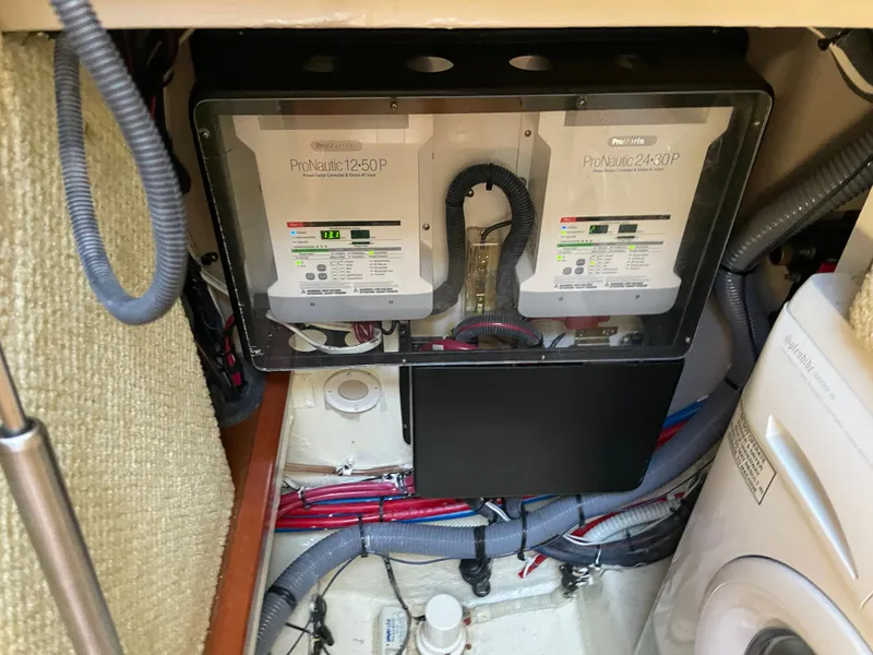Slide: The Image of Electrical systems in the engine room of a 2007 Sea Ray 40MY. - 29