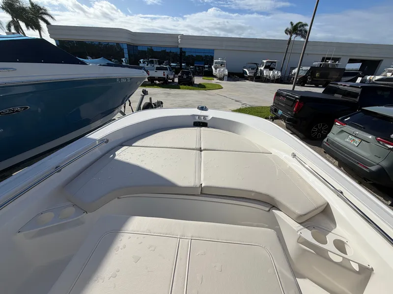 Slide: The Image of Boston Whaler 190 Montauk 2027 - 17
