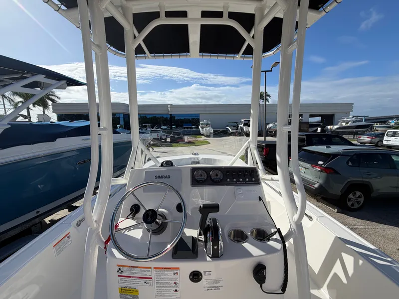 Slide: The Image of Boston Whaler 190 Montauk 2027 - 10