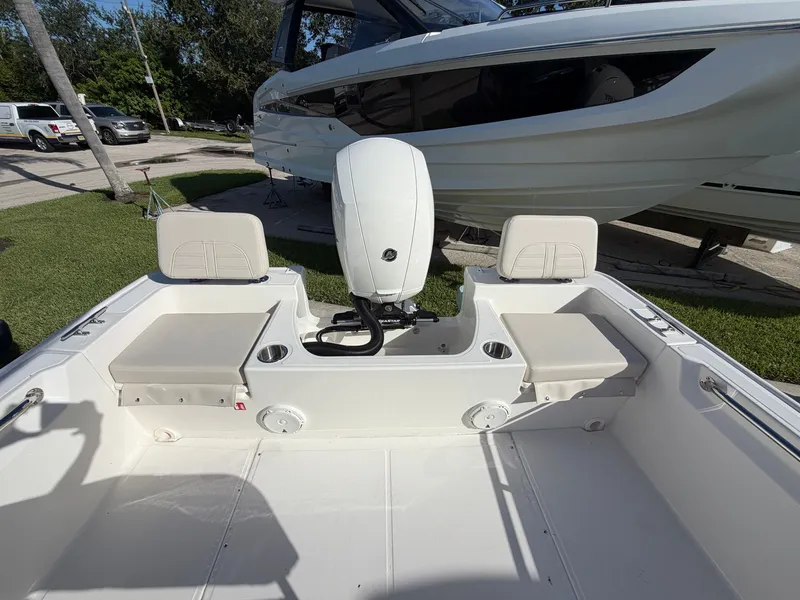 Slide: The Image of Boston Whaler 190 Montauk 2027 - 7