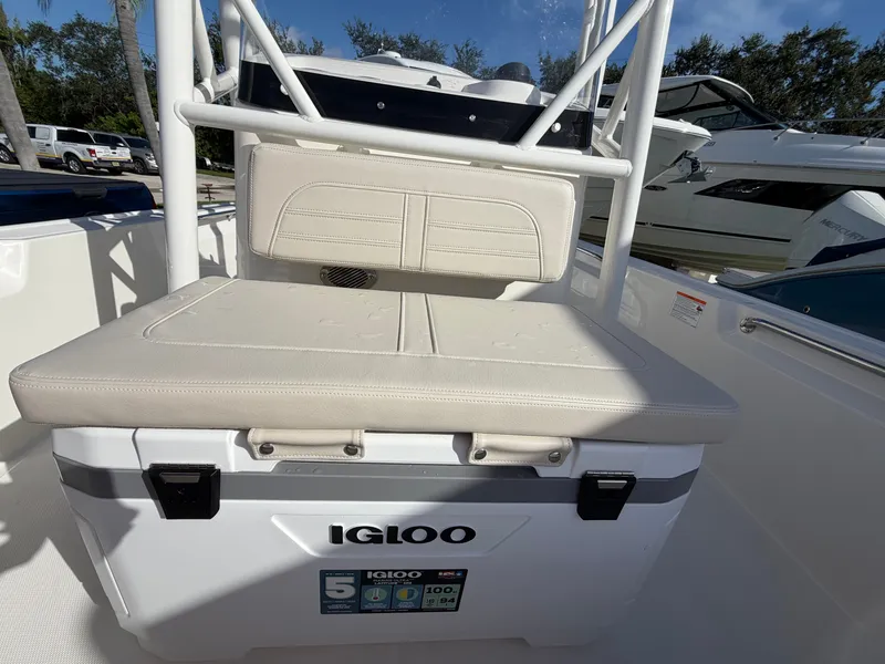 Slide: The Image of Boston Whaler 190 Montauk 2027 - 20