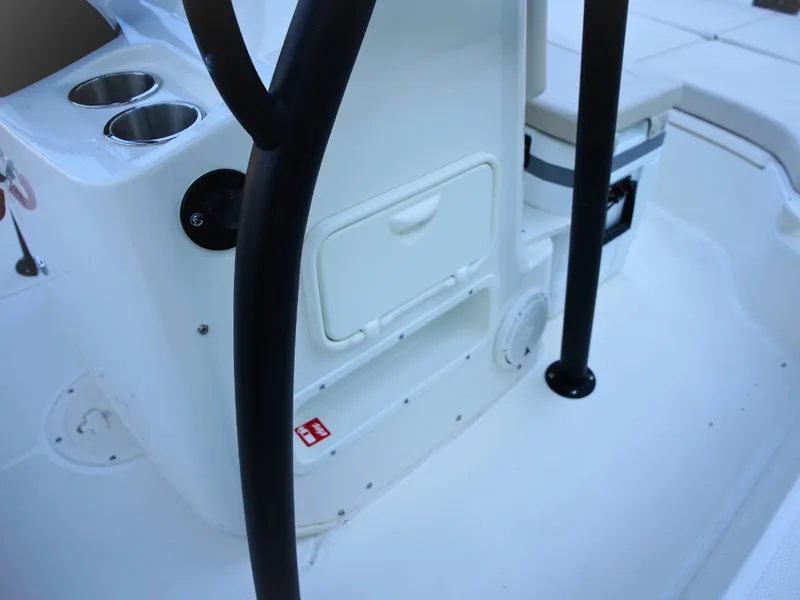 Slide: The Image of Boston Whaler 190 Montauk 2027 - 17