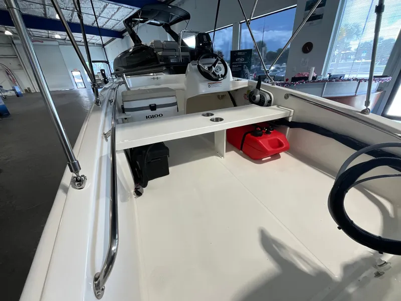 Slide: The Image of Boston Whaler 130 Super Sport 2027 - 10