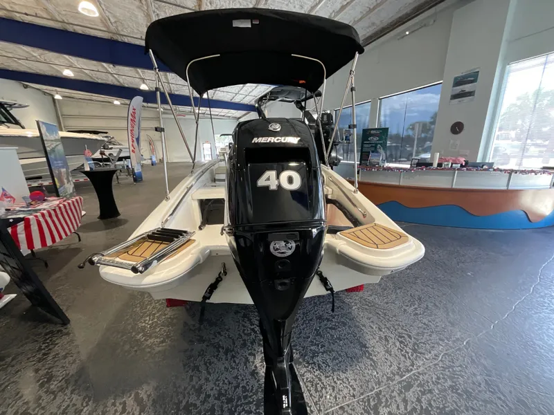 Slide: The Image of Boston Whaler 130 Super Sport 2027 - 20