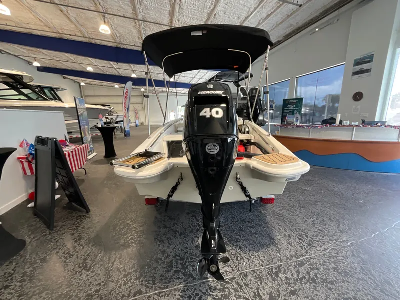 Slide: The Image of Boston Whaler 130 Super Sport 2027 - 6