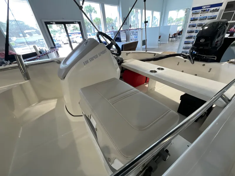 Slide: The Image of Boston Whaler 130 Super Sport 2027 - 11