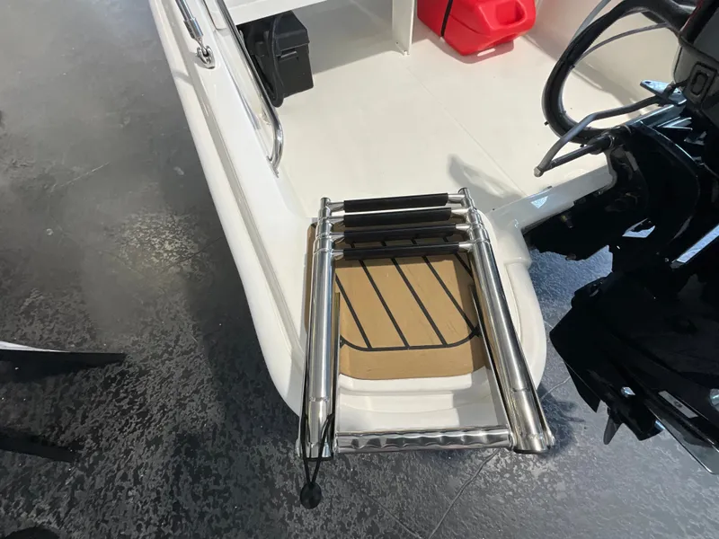 Slide: The Image of Boston Whaler 130 Super Sport 2027 - 9