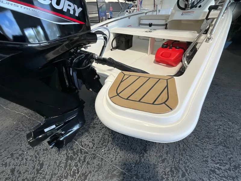 Slide: The Image of Boston Whaler 130 Super Sport 2027 - 18