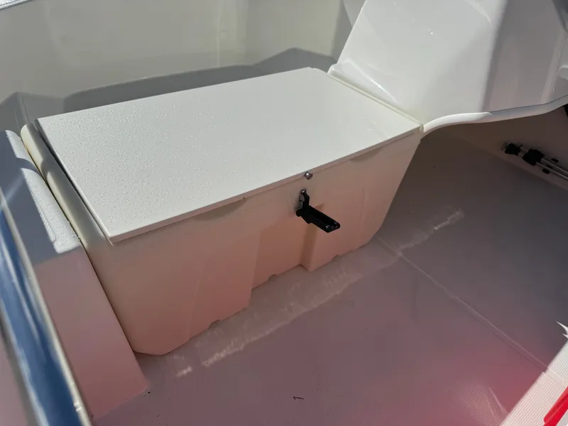 Slide: The Image of Boston Whaler 160 Super Sport 2027 - 6