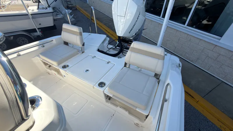 Slide: The Image of Boston Whaler 250 Dauntless 2027 - 28