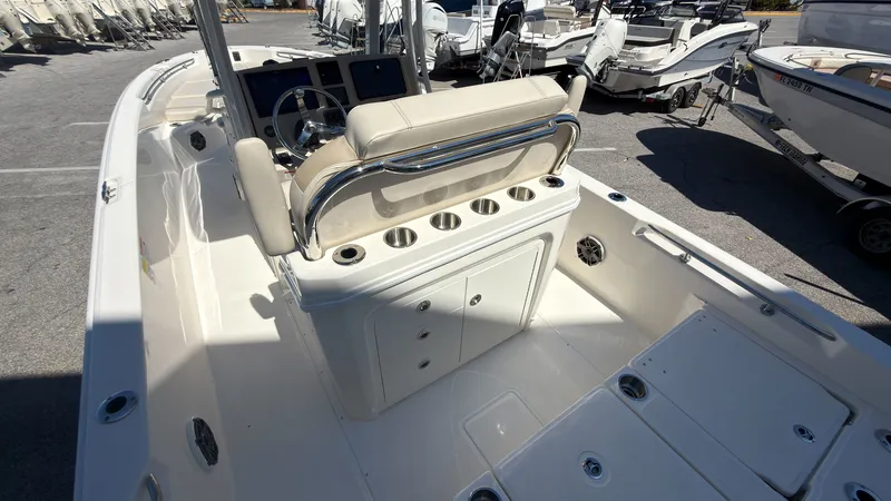 Slide: The Image of Boston Whaler 250 Dauntless 2027 - 26