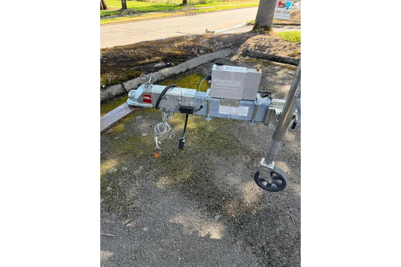 Slide: The Image of Trailer hitch with Hydrastar brake actuator for 2004 Sea Ray 240 Sundancer boat. - 20