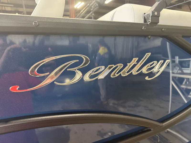 Slide: The Image of Bentley Pontoons Legacy 223 Navigator Quad Lounge Tritoon & Honda 4-Stroke EFI 2026 - 37