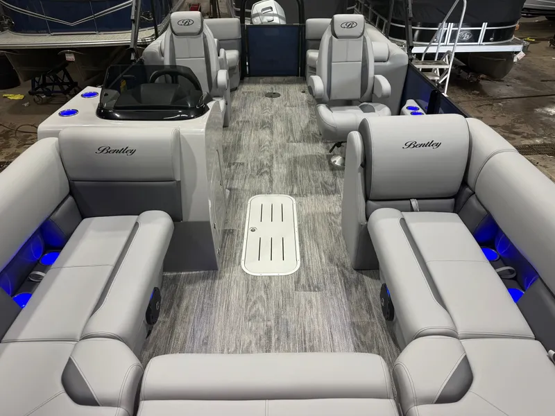 Slide: The Image of Bentley Pontoons Legacy 223 Navigator Quad Lounge Tritoon & Honda 4-Stroke EFI 2026 - 7